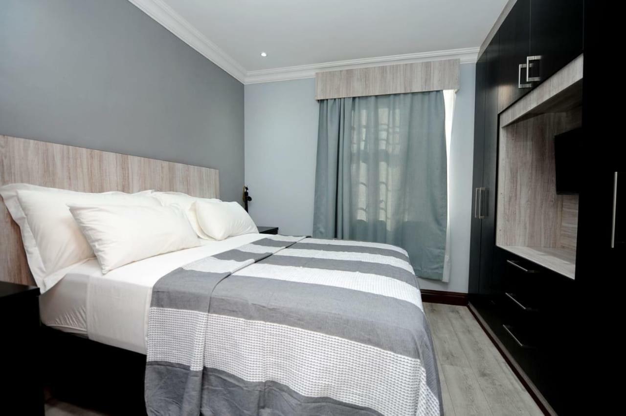 Elly 2* Cape Town